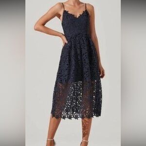 NWT  the label LACE A LINE MIDI DRESS size medium in Navy